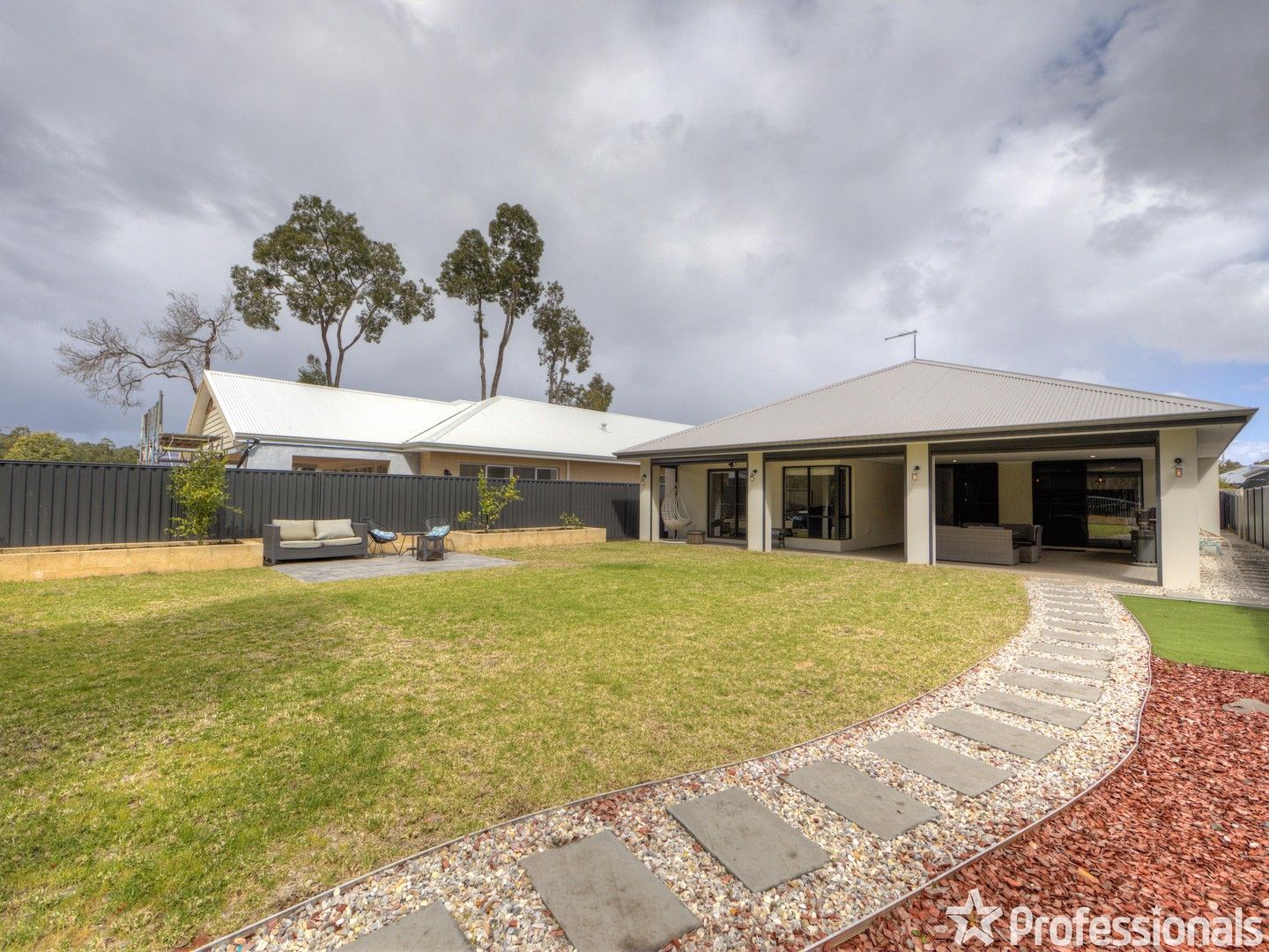 19 Freeman View, Bushmead WA 6055, Image 0