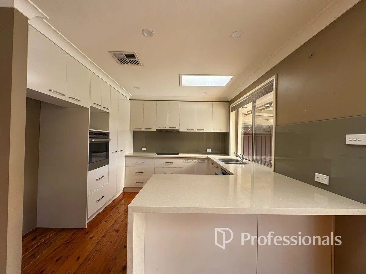 Spacious Family Home with Pool in Prime Jamisontown Location!, Jamisontown