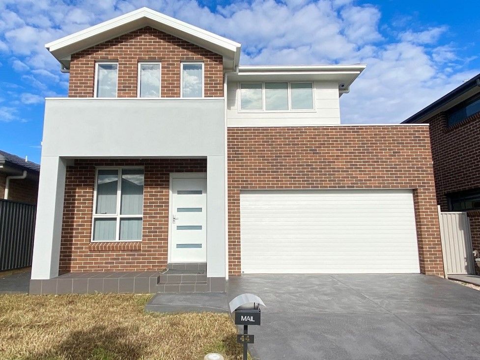 4 bedrooms House in 44 Calotis Crescent DENHAM COURT NSW, 2565