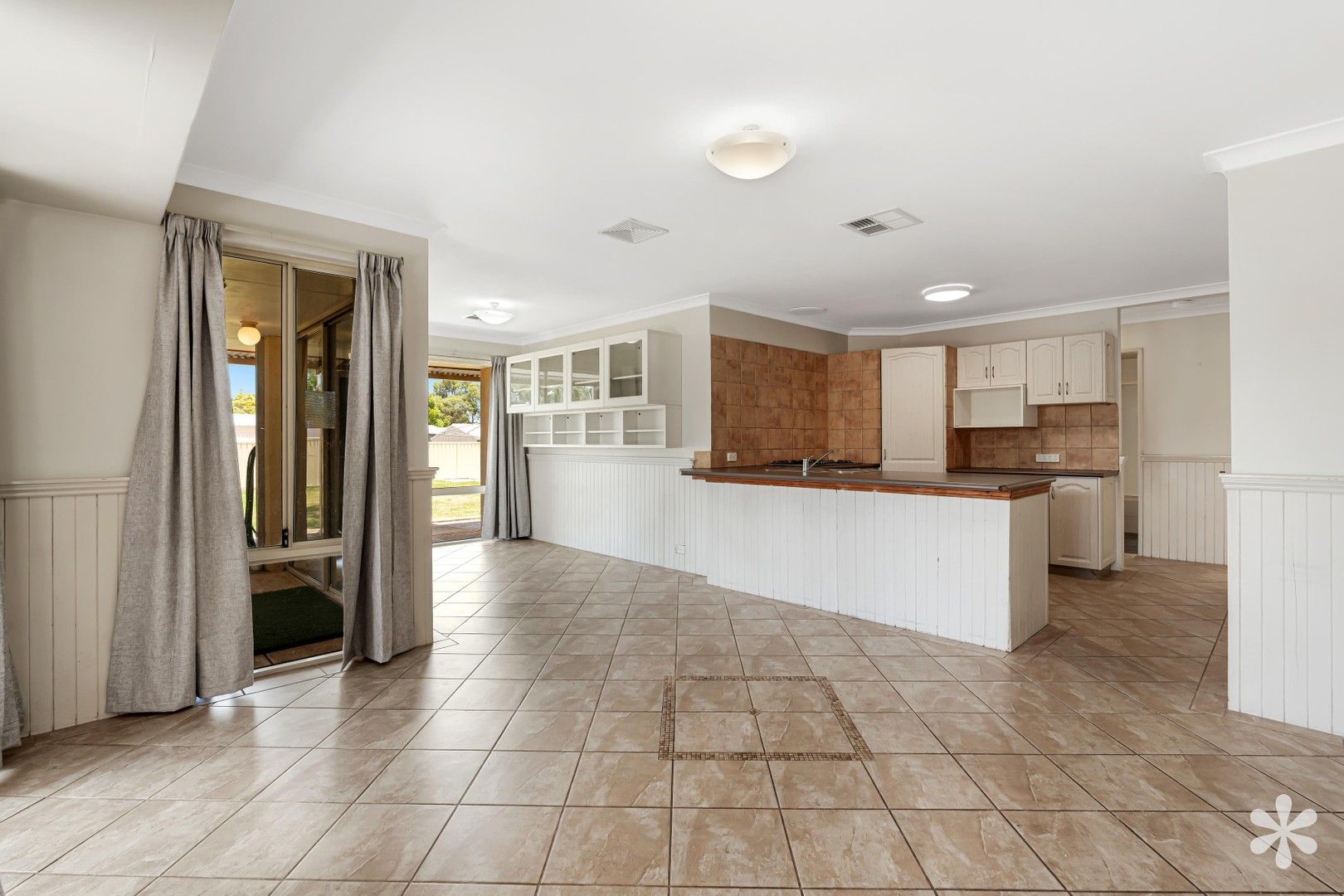 4 bedrooms House in 14 Bateman Street BYFORD WA, 6122