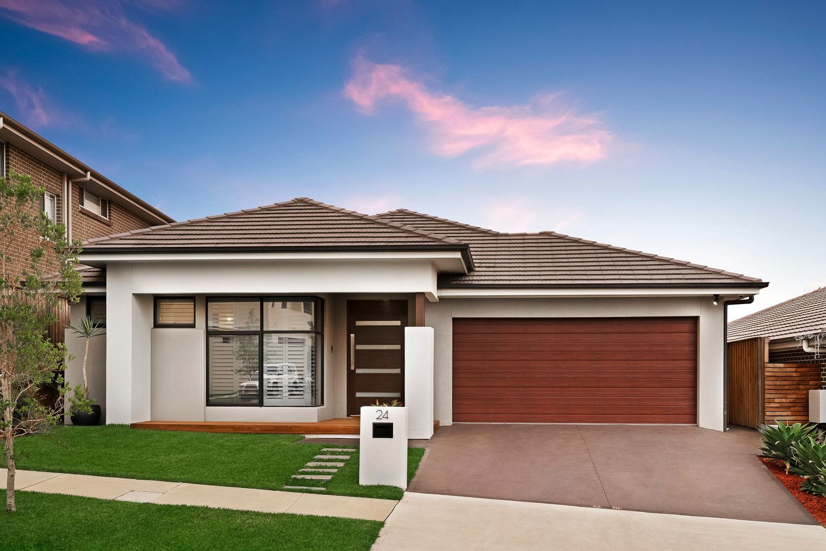 24 Kinloch Street, Gledswood Hills Property History & Address