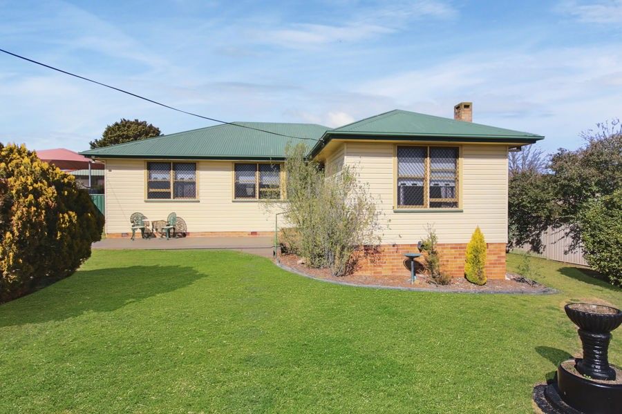 121 Naas Street, Tenterfield NSW 2372, Image 0