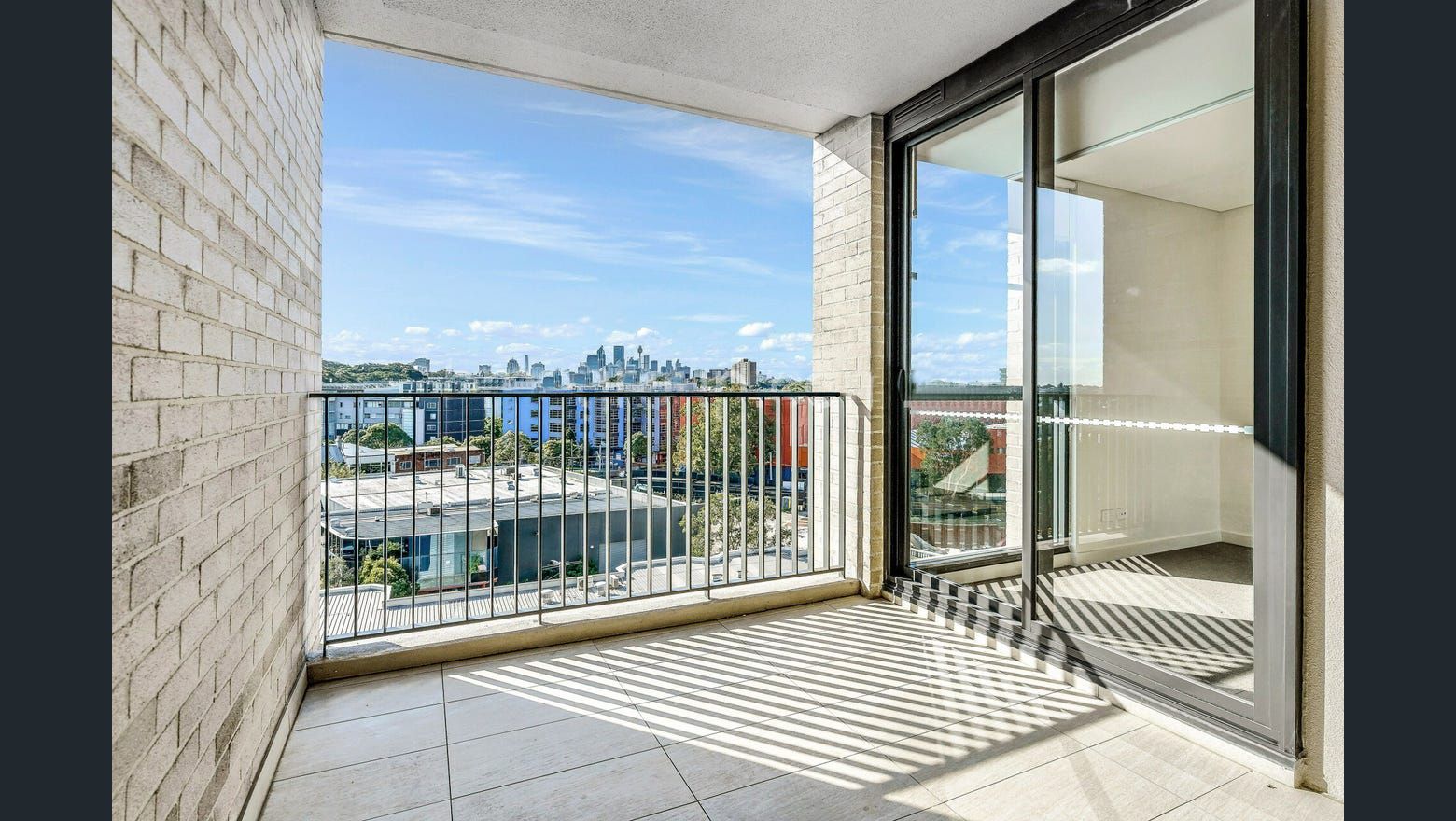 1 bedrooms Apartment / Unit / Flat in 1605/8 Kingsborough Way ZETLAND NSW, 2017