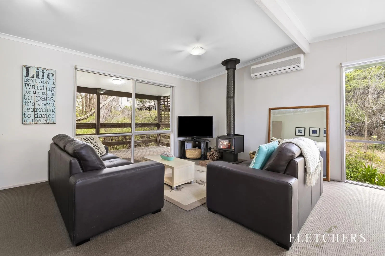 A classic beach house retreat with future potential - View 4
