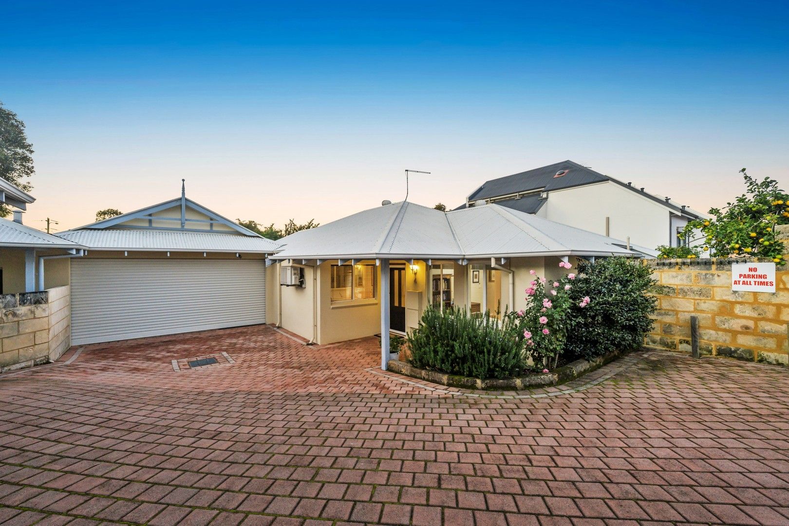 4 bedrooms House in  WEST LEEDERVILLE WA, 6007