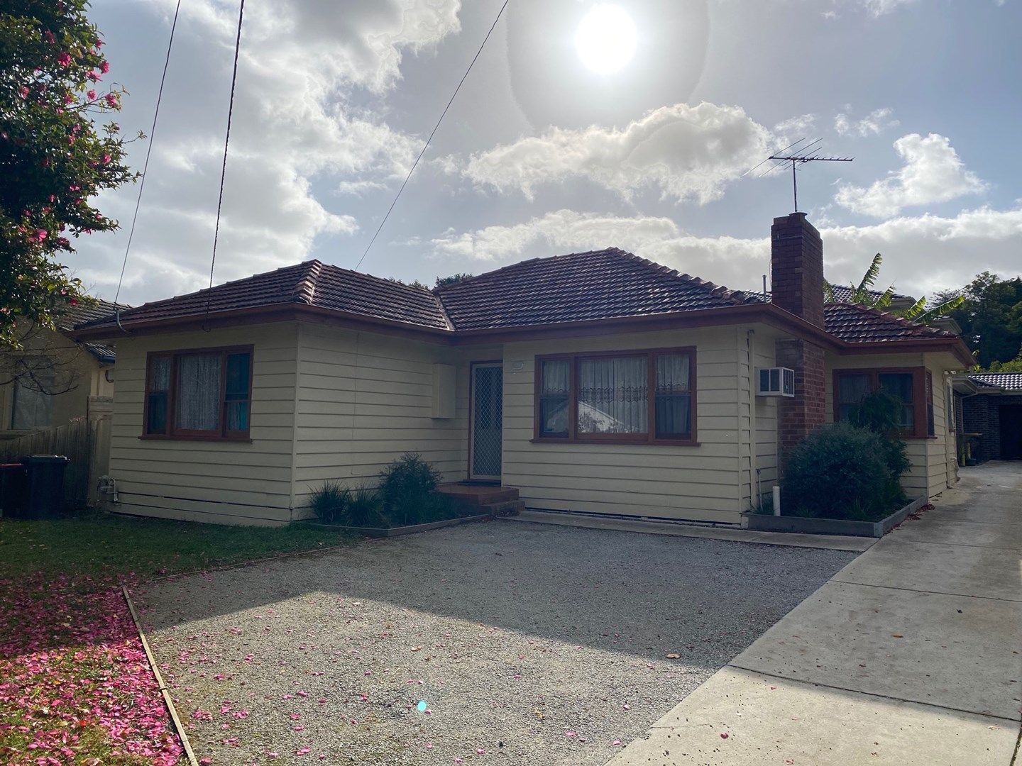 3 bedrooms Apartment / Unit / Flat in 1/19 Portsmouth Street MOUNT WAVERLEY VIC, 3149