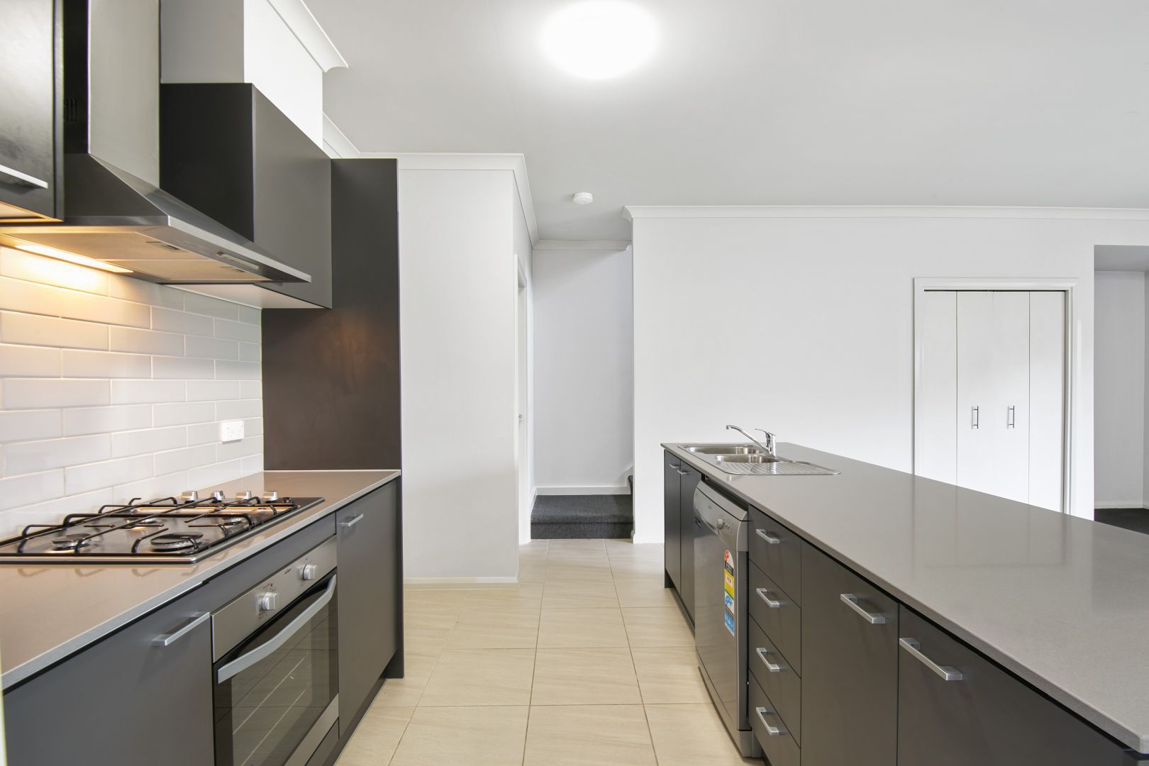 3/5 Dixie Court, Meadow Heights VIC 3048, Image 2