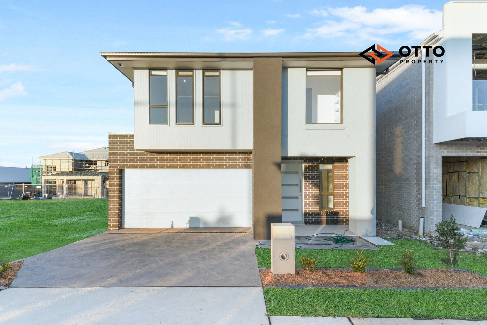 5 bedrooms House in 14 Massey Street ORAN PARK NSW, 2570