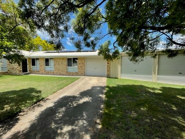 4 bedrooms House in 30 Bernadette Cres ROSEWOOD QLD, 4340
