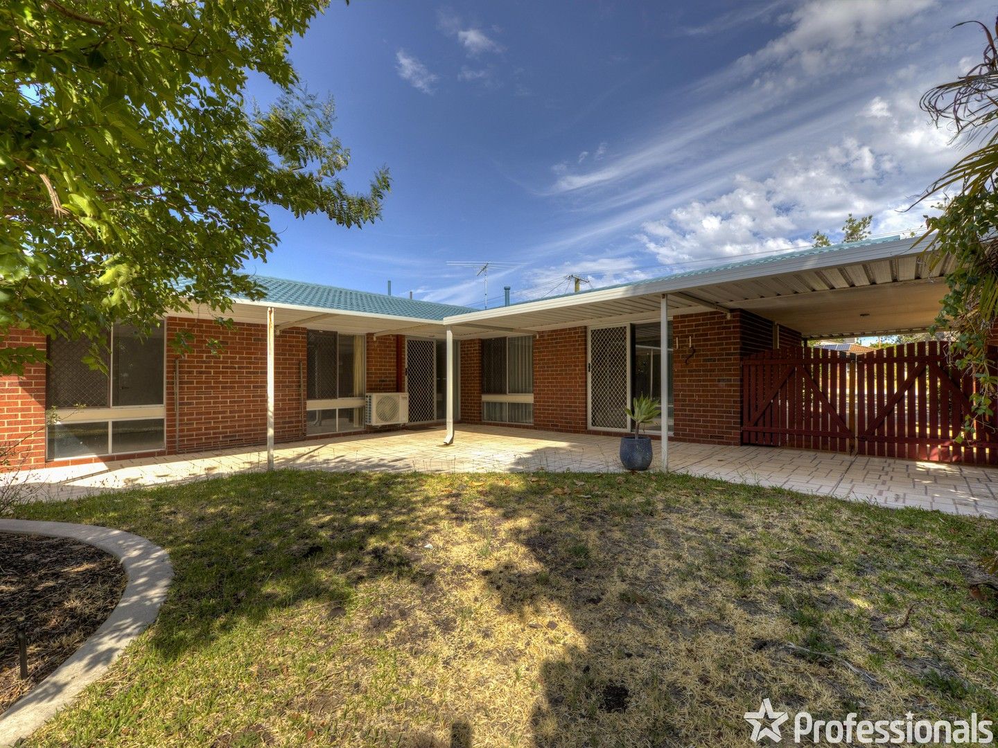 4 bedrooms House in 13 Lawrence Street GOSNELLS WA, 6110