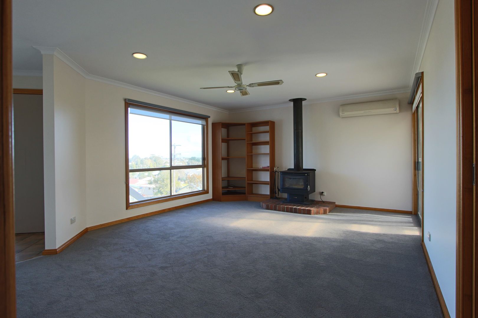 20 Uplands Avenue, Lakes Entrance VIC 3909, Image 2