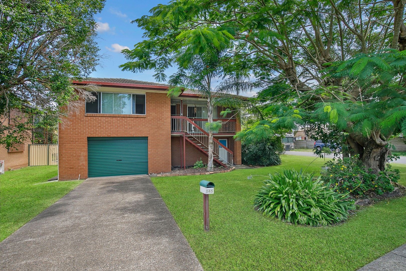 3 bedrooms House in 145 Kianawah Road WYNNUM WEST QLD, 4178