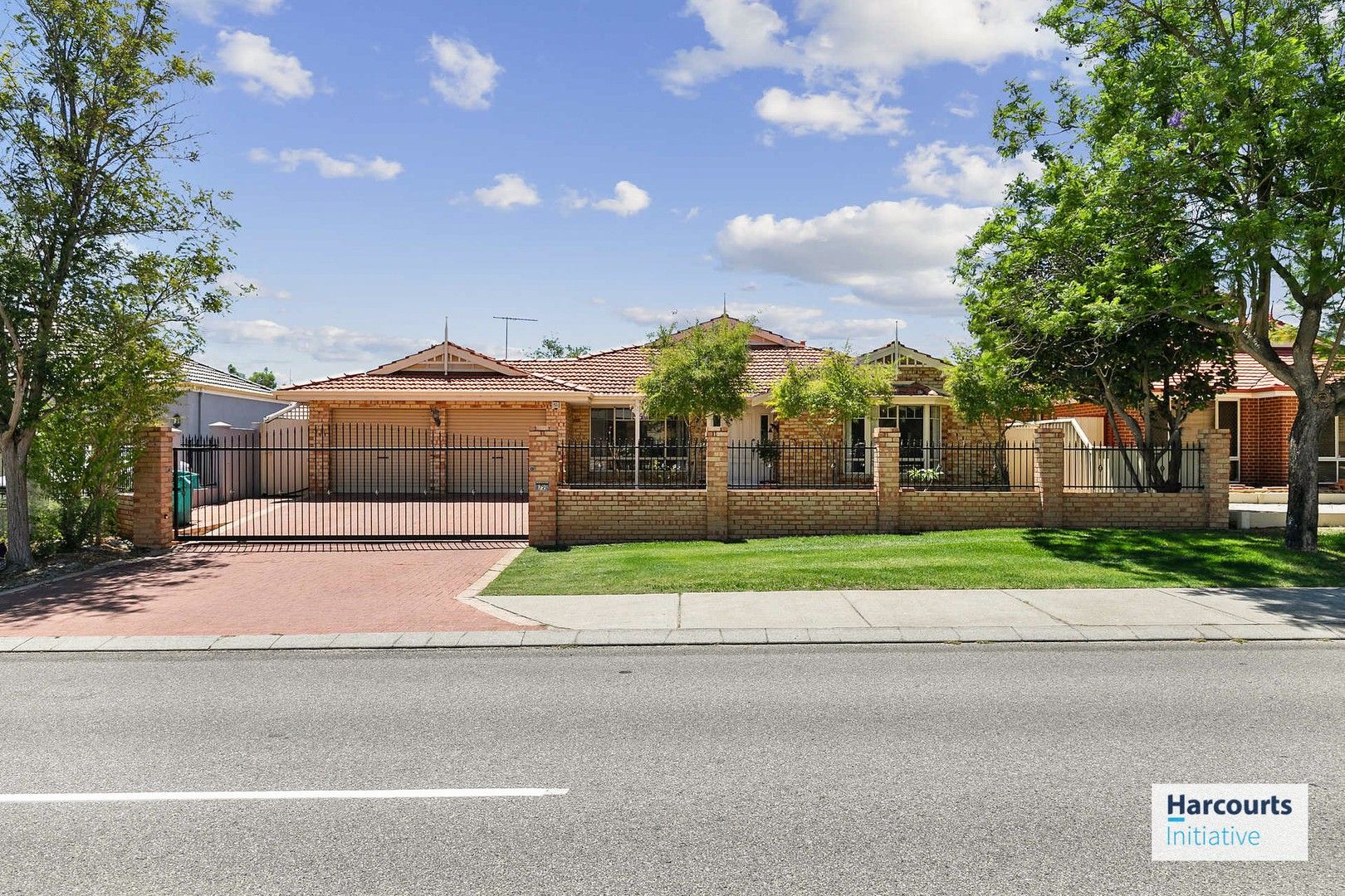 4 bedrooms House in 72 waratah Blvd CANNING VALE WA, 6155