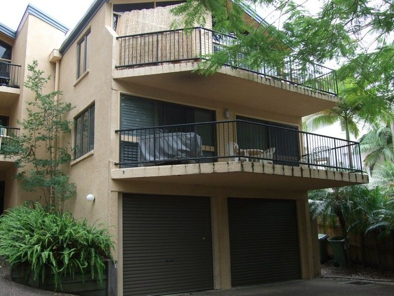 2 bedrooms Townhouse in Unit 1/6 Noosa Dr NOOSA HEADS QLD, 4567