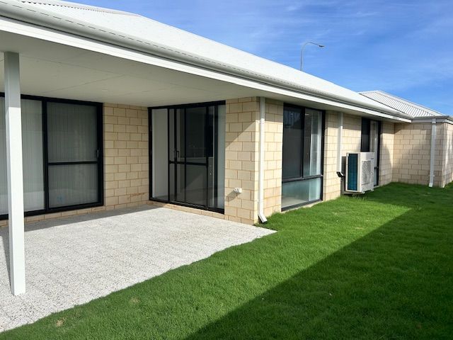 4 bedrooms House in 34 Boardwalk Street YANCHEP WA, 6035