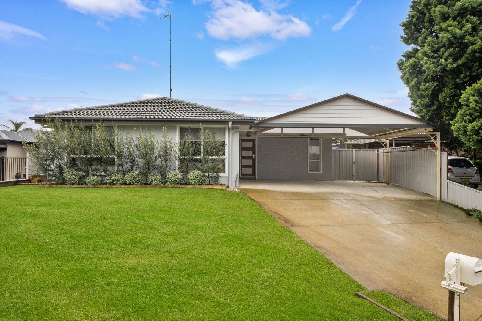 3 bedrooms House in 53 Andrew Thompson Drive MCGRATHS HILL NSW, 2756