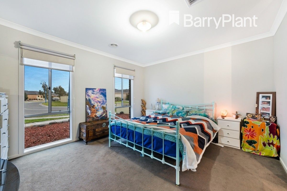 8 Salvia Avenue, Pakenham VIC 3810, Image 1