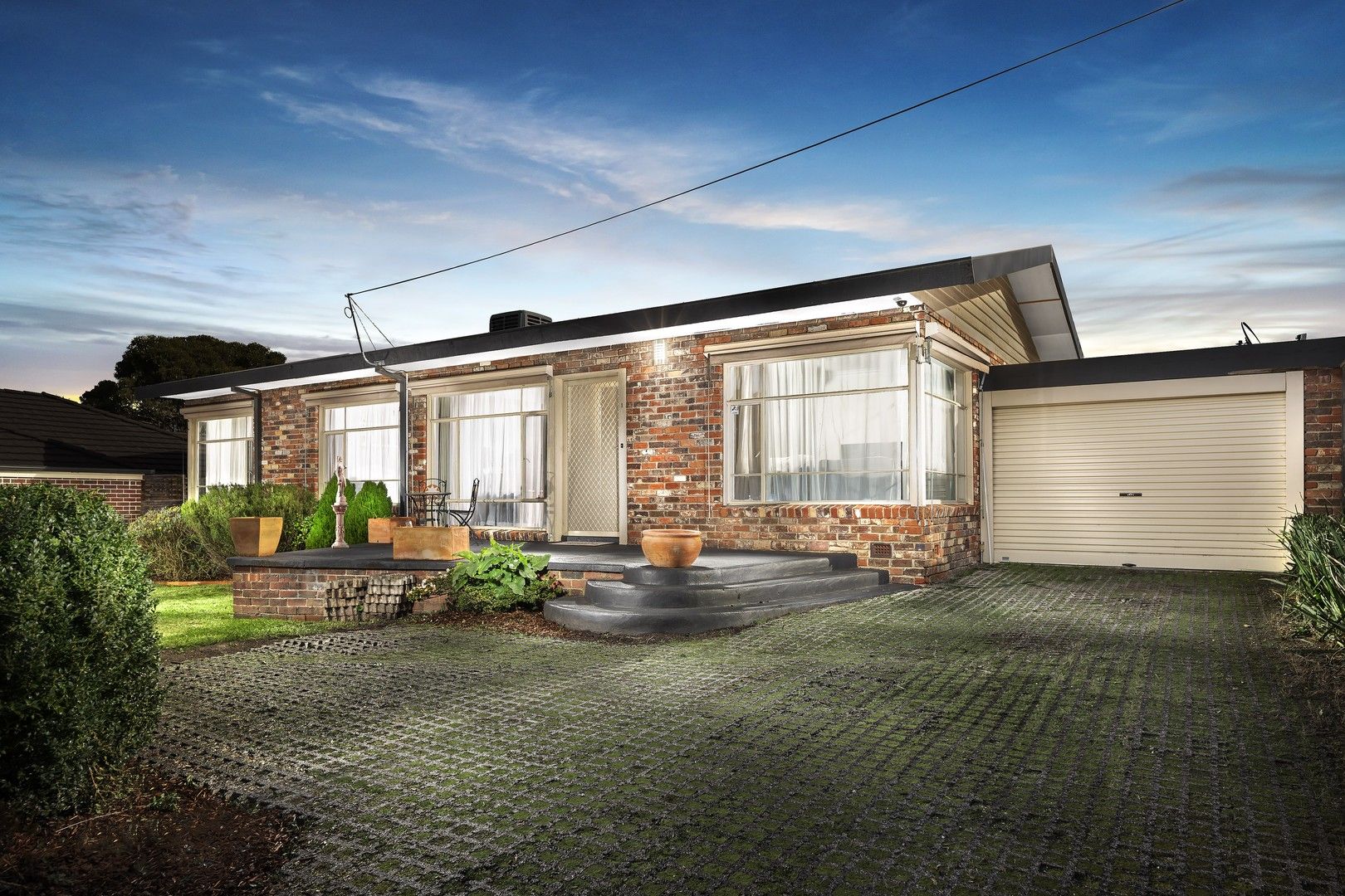 3 bedrooms House in 1/3 Hillcrest Avenue FERNTREE GULLY VIC, 3156