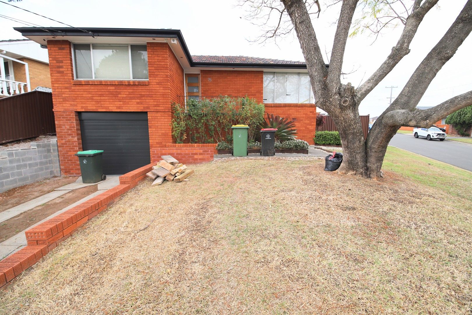 75 Oak Drive, Hall NSW 2198 House For Rent 850 Domain