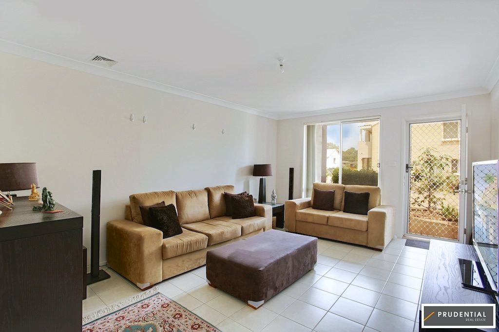 8/72 Parliament Road, Macquarie Fields NSW 2564, Image 1