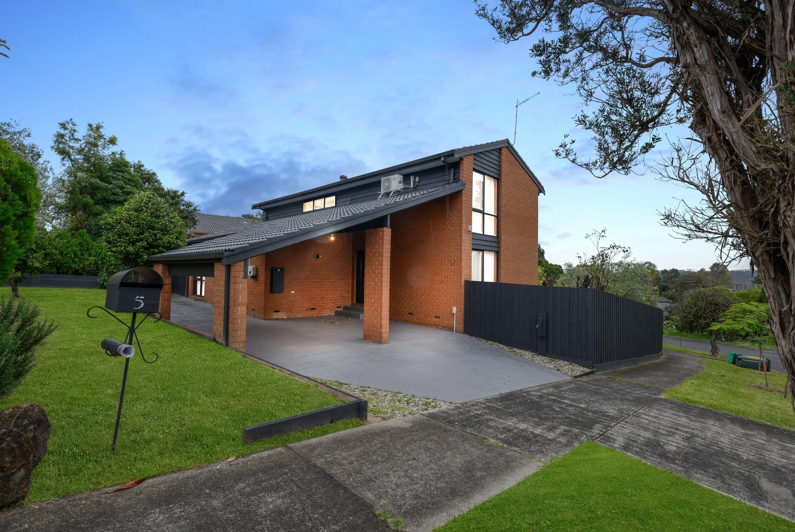 5 Fernlea Crescent, Doncaster East VIC 3109