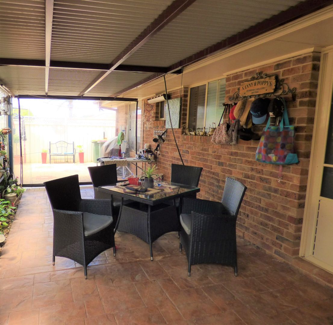 17A Albion Grove Crescent, Griffith NSW 2680, Image 2