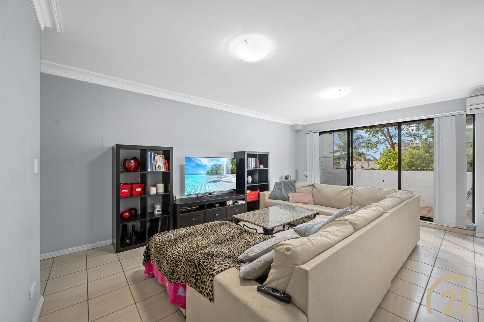 10/2 The Crescent, Fairfield NSW 2165, Image 2