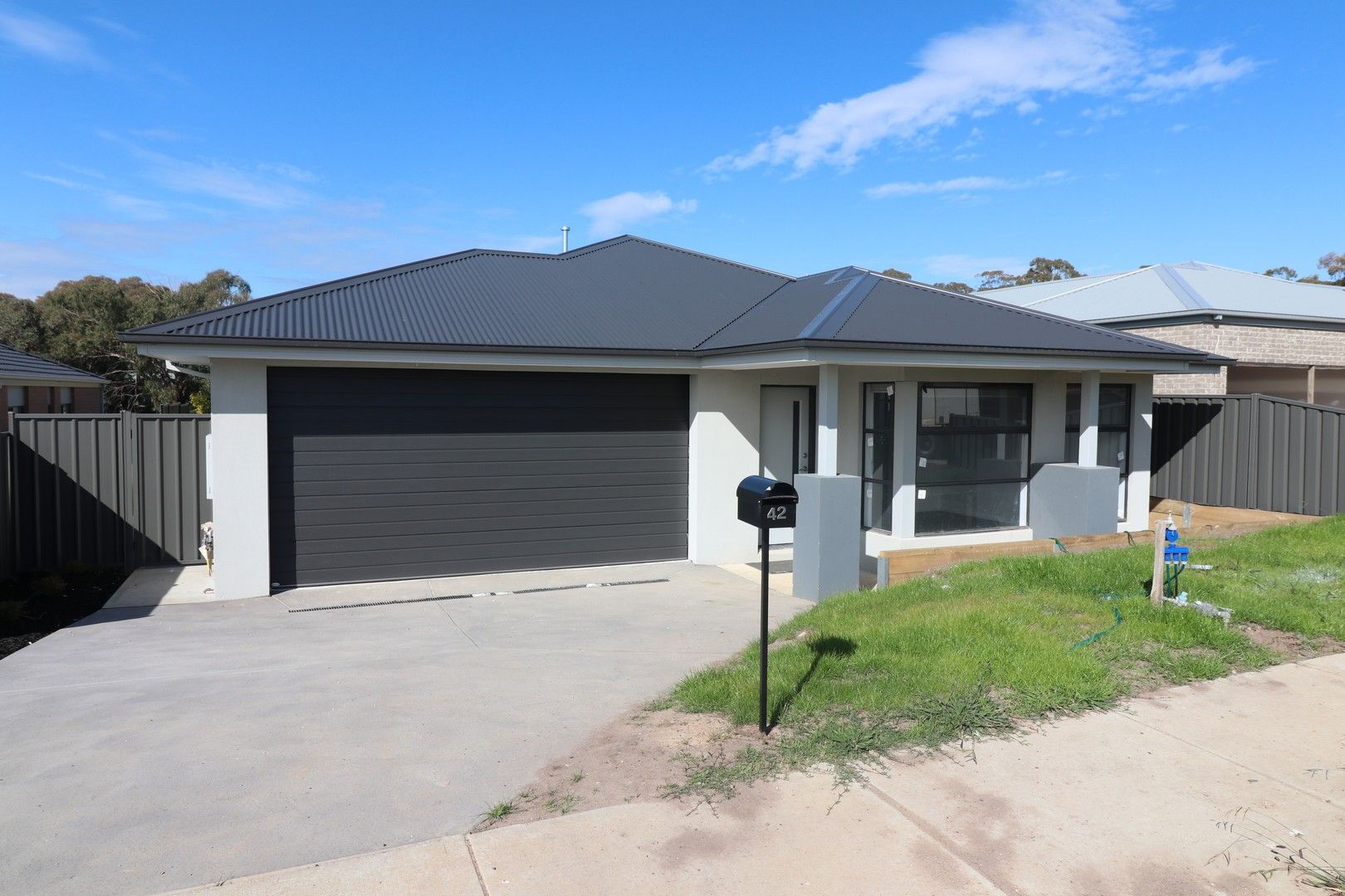 4 bedrooms House in 42 Delma Crescent SEYMOUR VIC, 3660