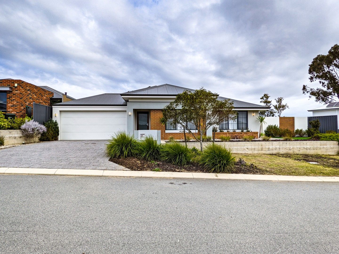 5 bedrooms House in 39 Sedano Crescent WELLARD WA, 6170