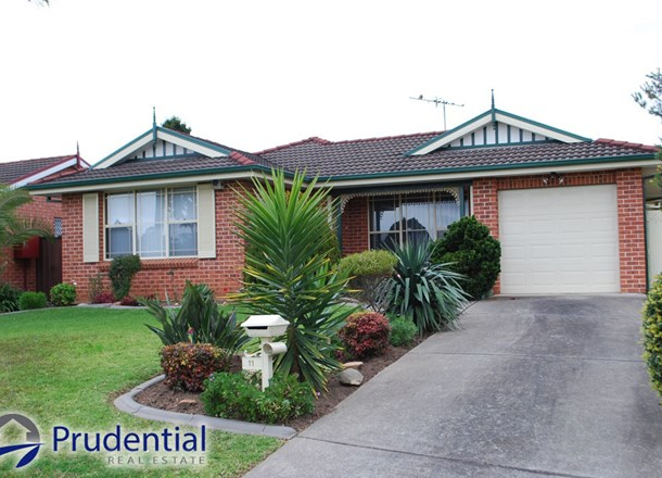 11 Robson Crescent, St Helens Park NSW 2560