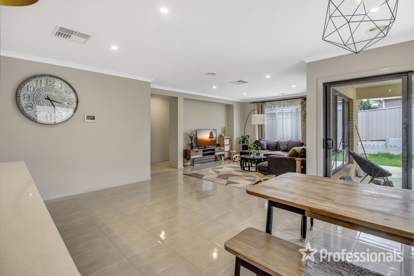 31 Watson Boulevarde, Lloyd NSW 2650, Image 2