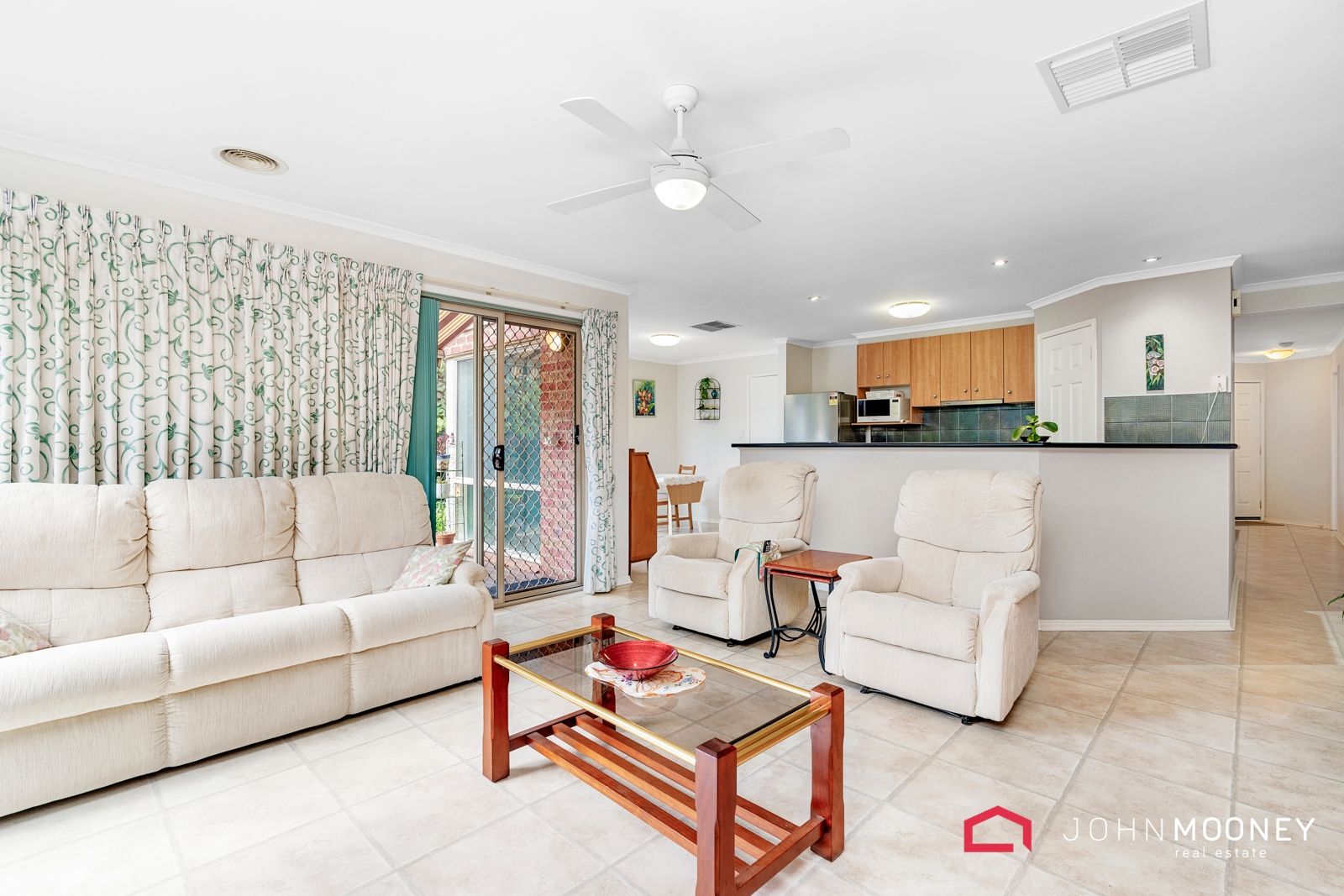 4 Walla Place, Glenfield Park NSW 2650, Image 2