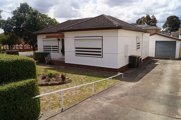 4 bedrooms House in 2 Rhonda Street PENDLE HILL NSW, 2145