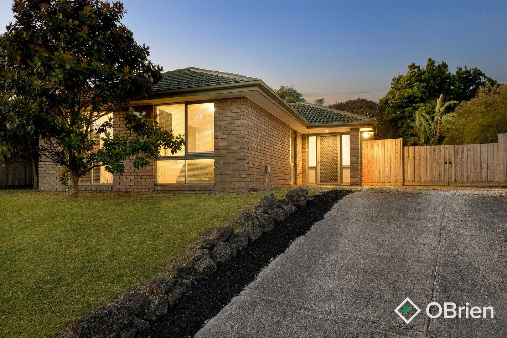3 bedrooms House in 93 Raphael Crescent FRANKSTON VIC, 3199
