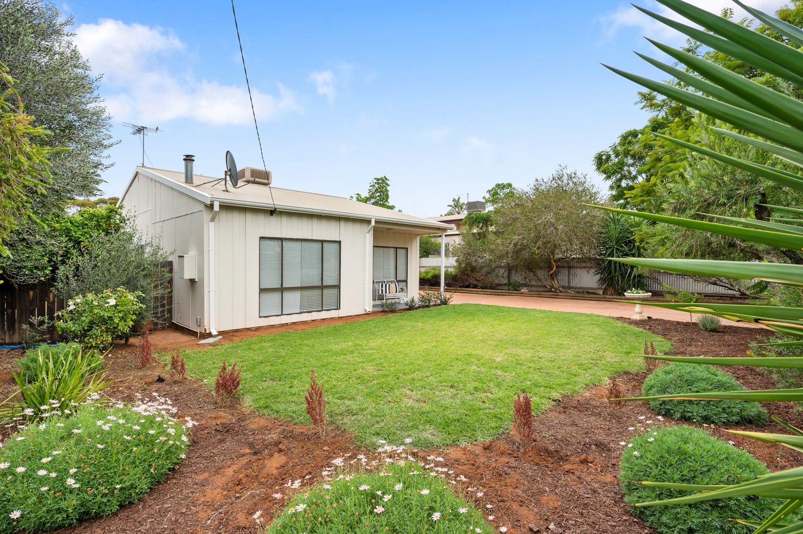 4 bedrooms House in 8 Addis Street LAMINGTON WA, 6430