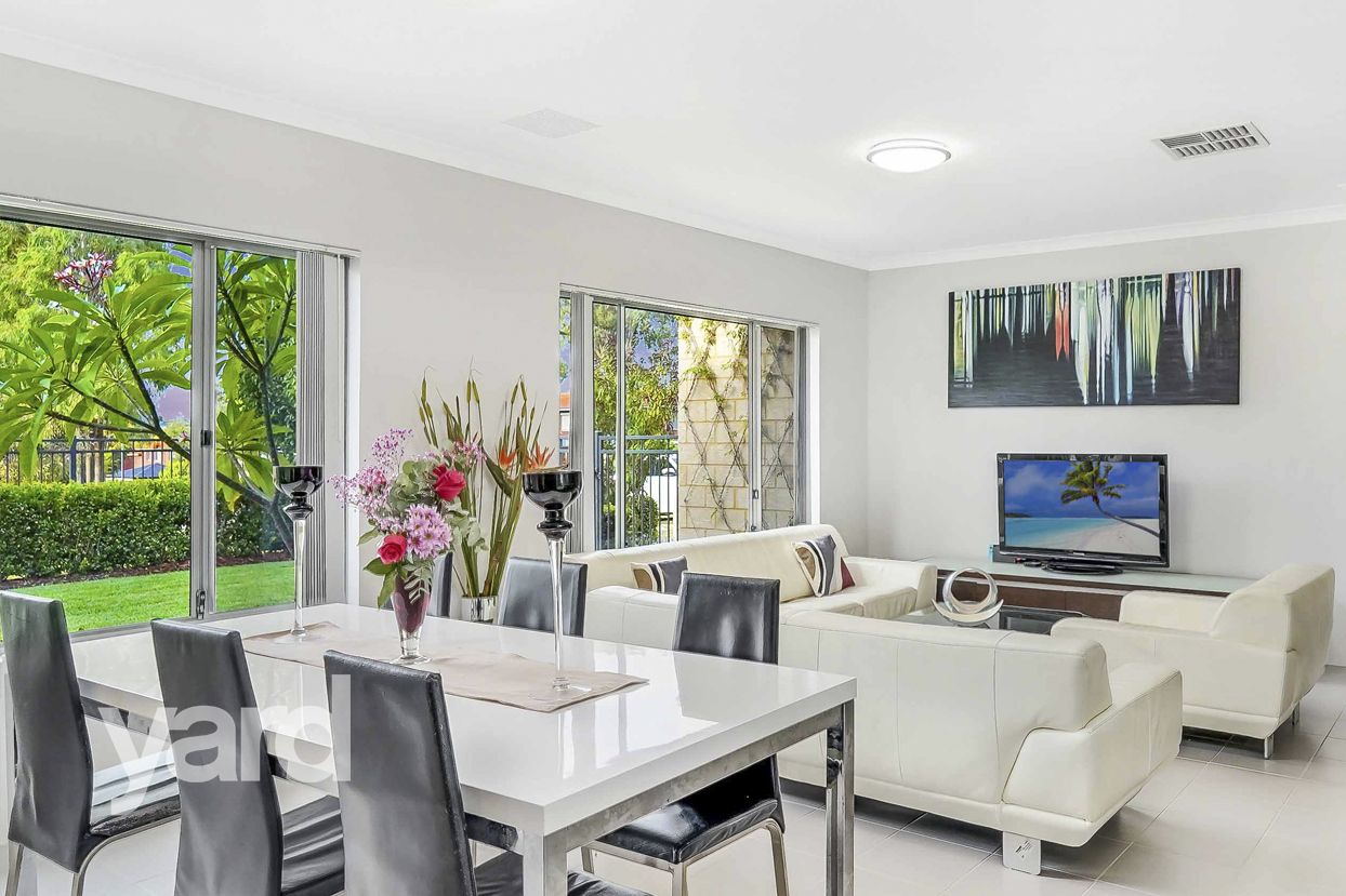 4 bedrooms House in 17 Watterton Place HAMILTON HILL WA, 6163