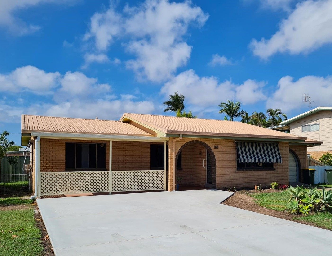 3 bedrooms House in 39 Wonga St SCARNESS QLD, 4655