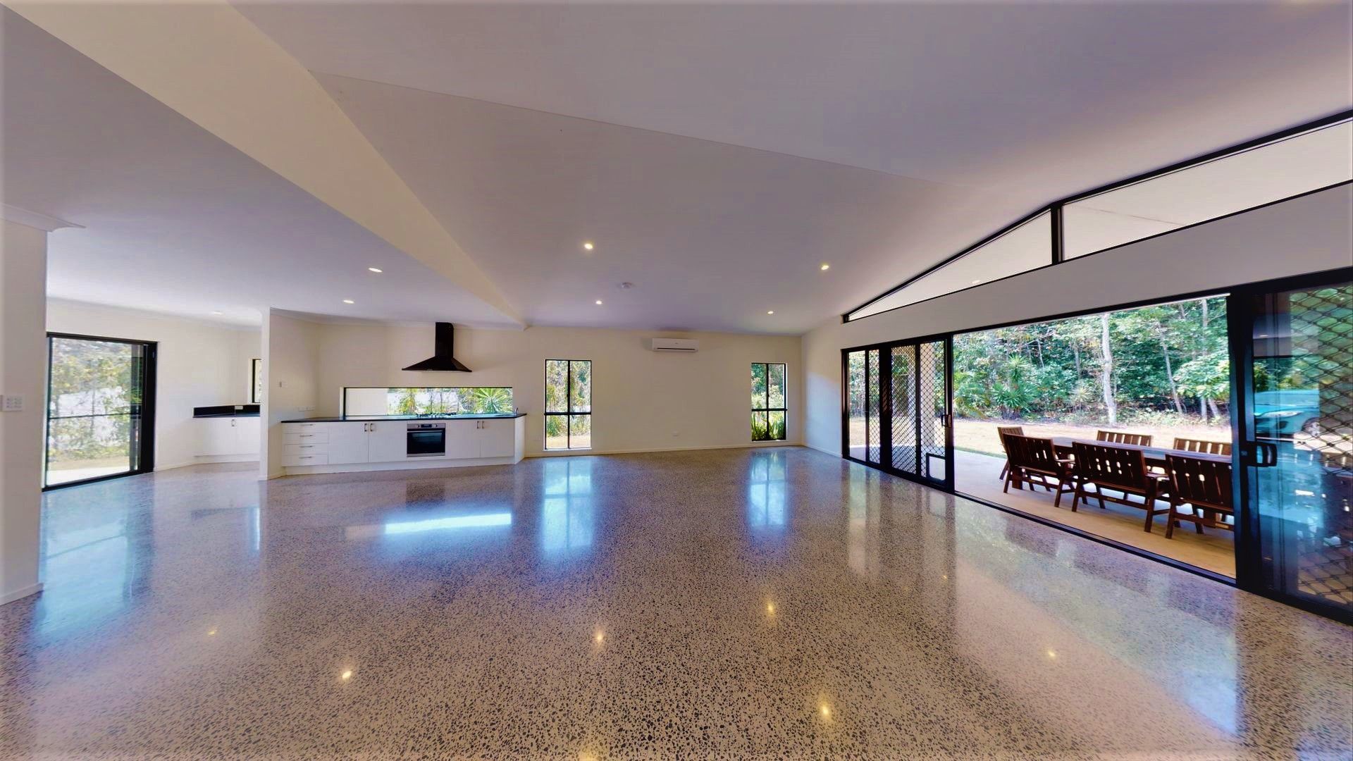 4 bedrooms House in 18 Megalong Close SMITHFIELD QLD, 4878