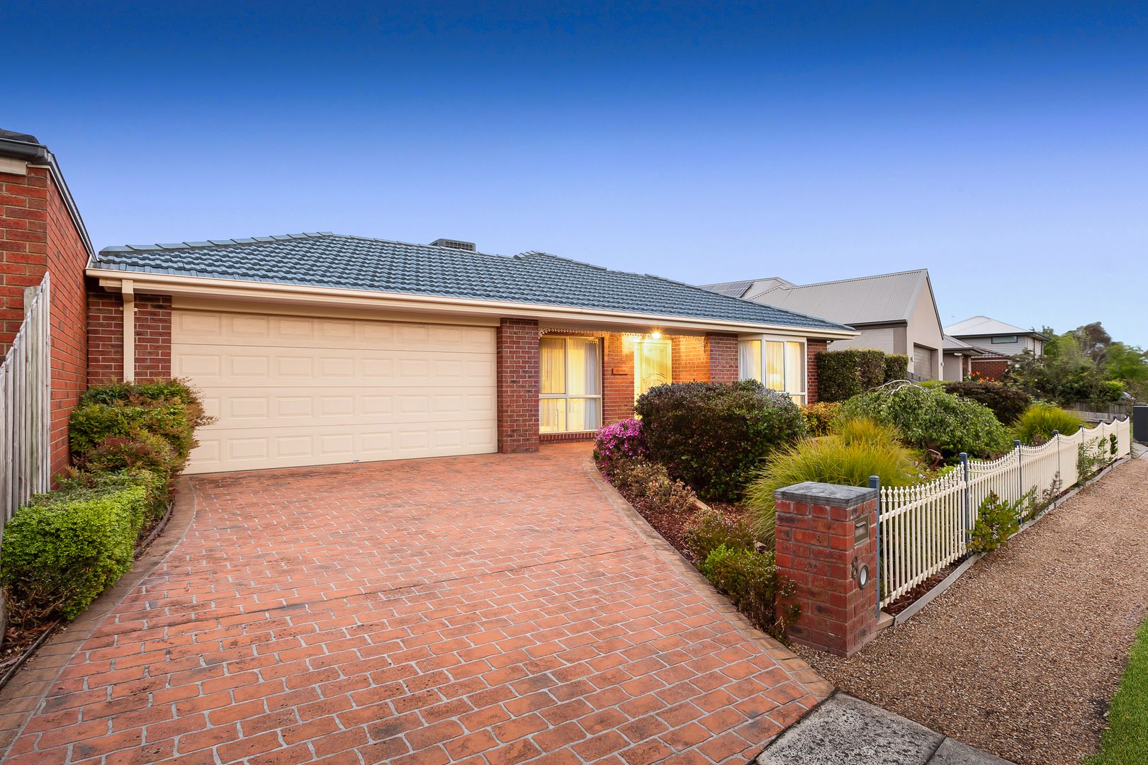 8 Lowanna Street, Berwick VIC 3806, Image 2