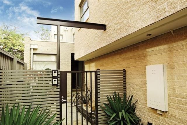 2/519 St Kilda St, Elwood VIC 3184, Image 1