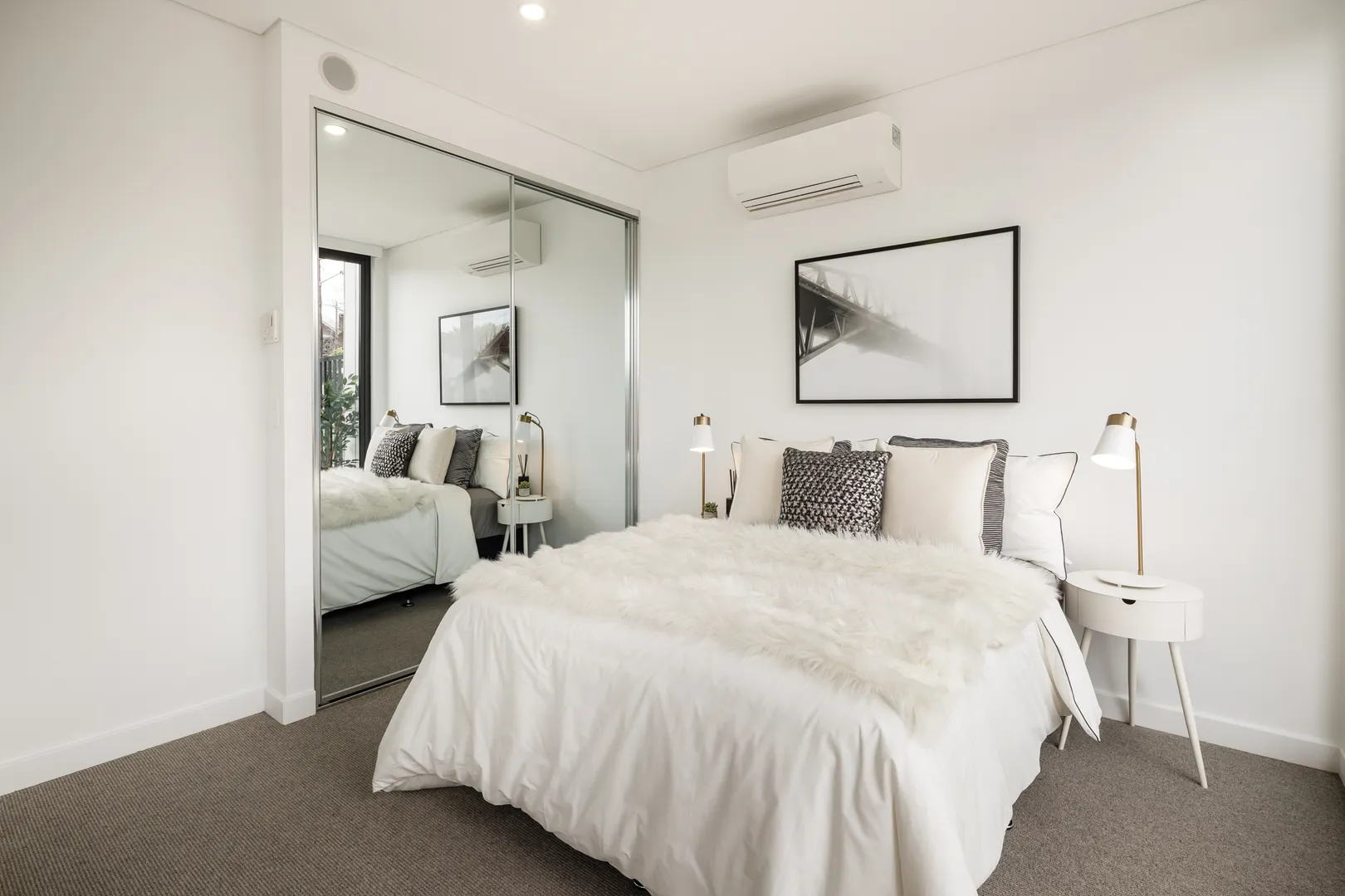 Apartment in Sydney, St Leonards - More