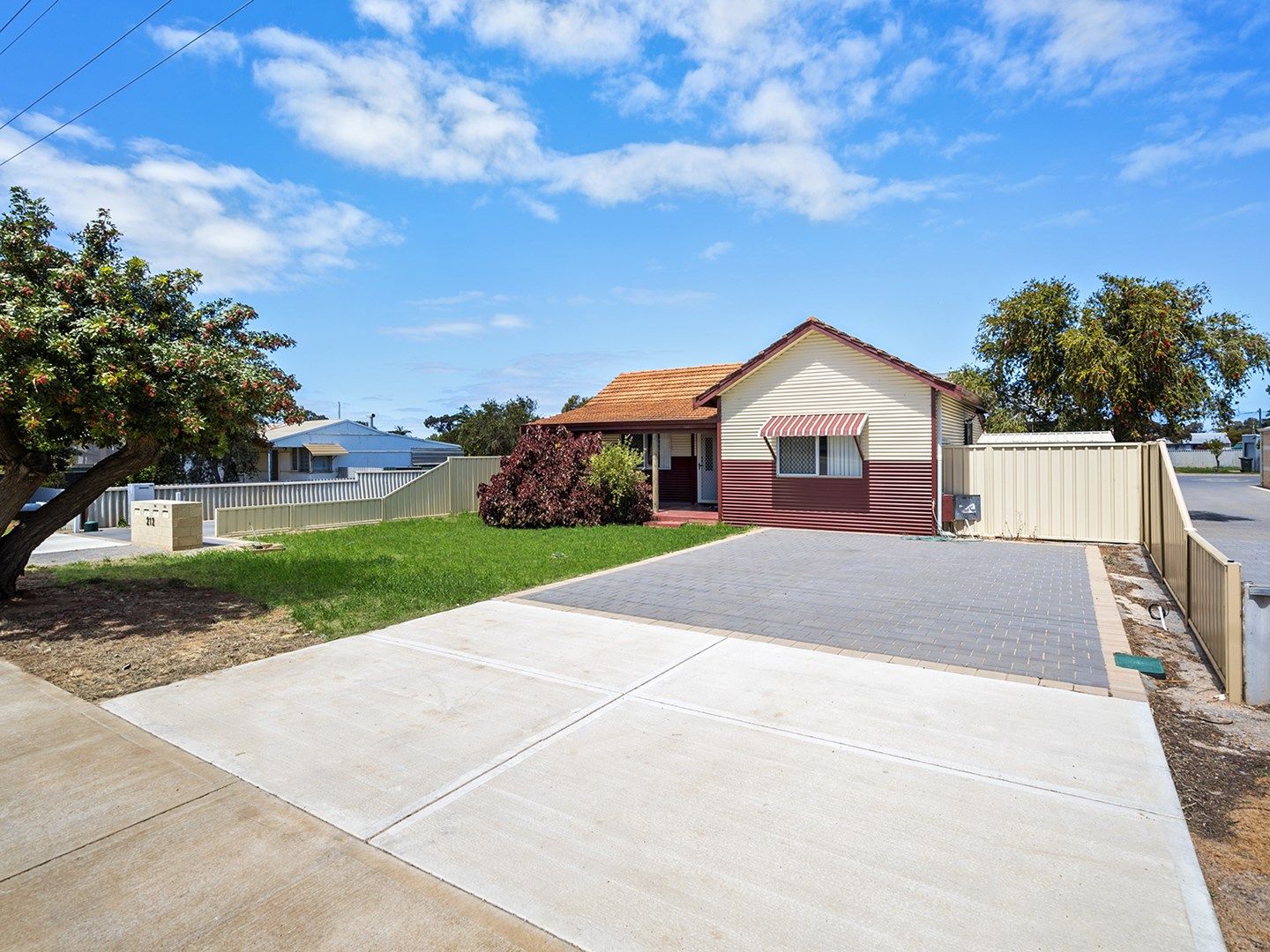 212 Place Road, Wonthella WA 6530, Image 0