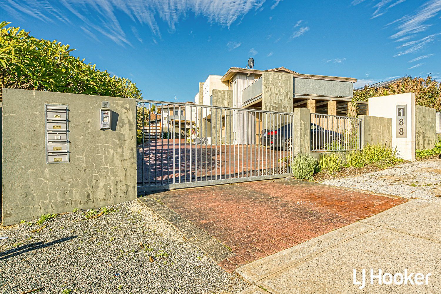 3 bedrooms House in 3/188 Labouchere Road COMO WA, 6152
