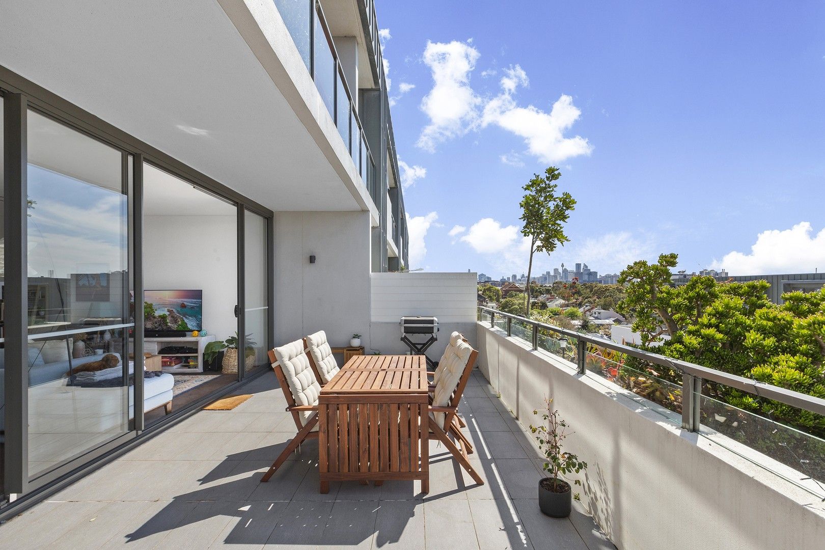 1 bedrooms Apartment / Unit / Flat in 702/1 Pearl  Street ERSKINEVILLE NSW, 2043