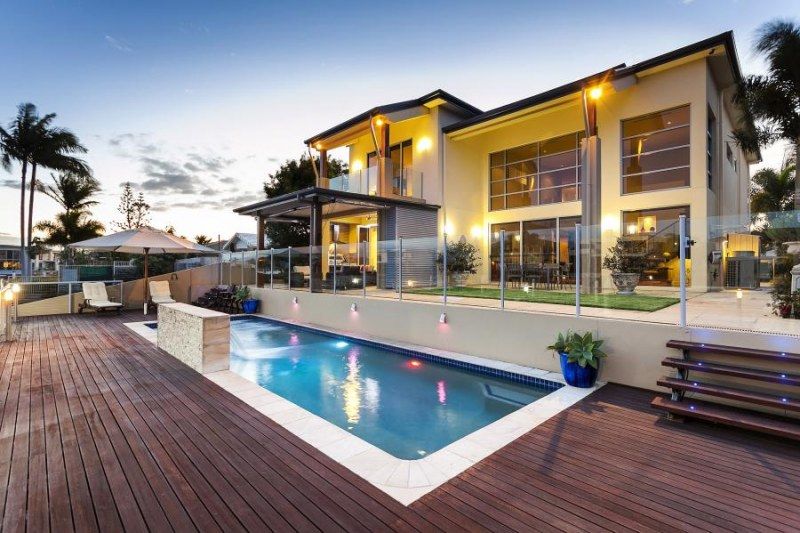 5 Beverley Crescent, Broadbeach Waters Property History & Address