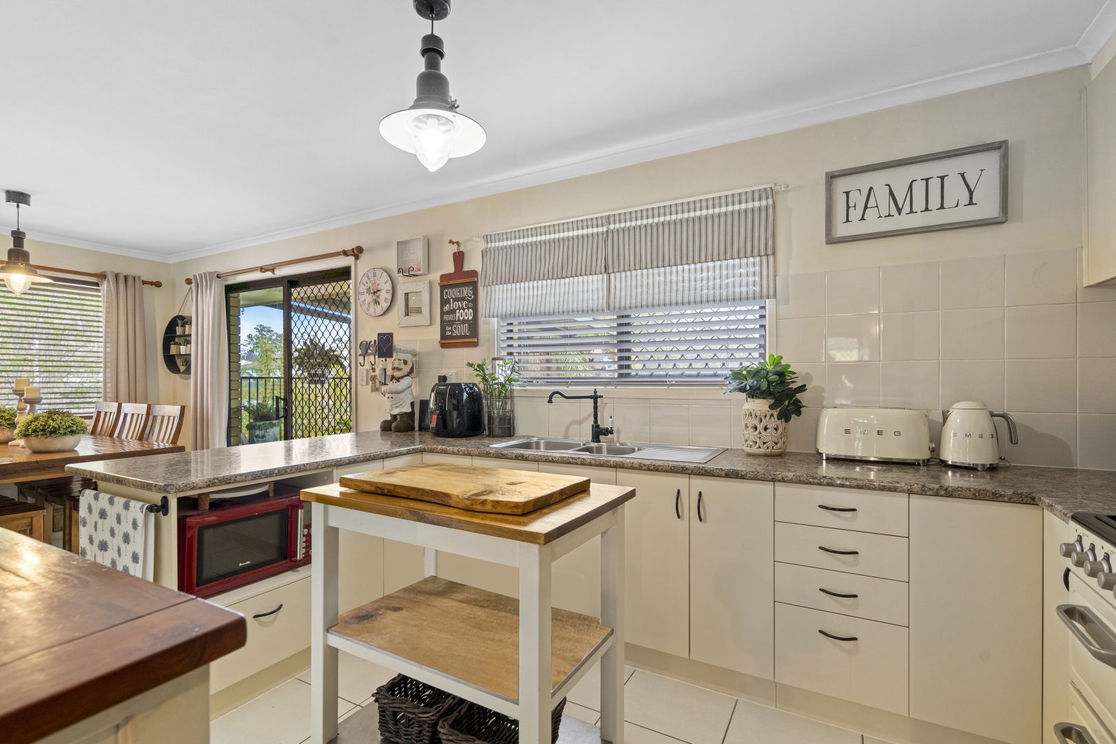 124 Loganlea Rd, Loganlea QLD 4131, Image 2