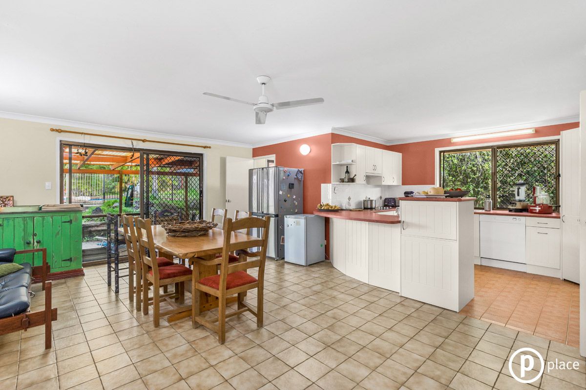 17 Blackthorn Crescent, Shailer Park QLD 4128, Image 2