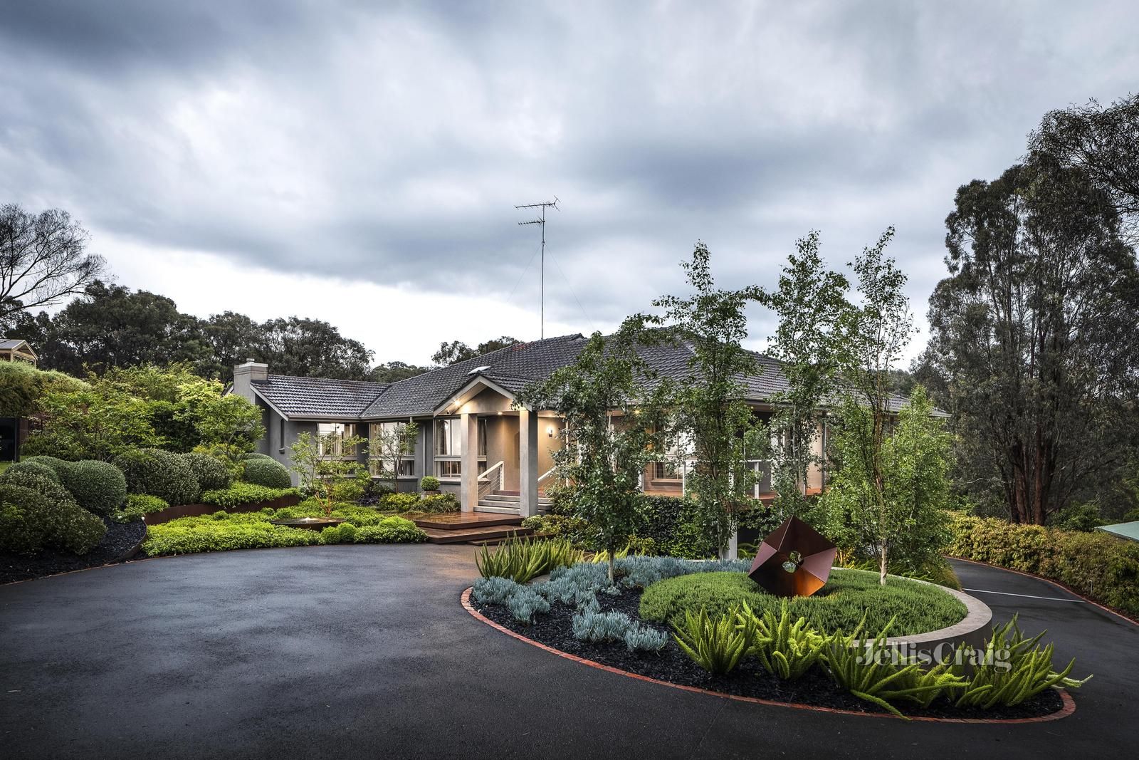 4 bedrooms House in 7 Fleming Court RESEARCH VIC, 3095