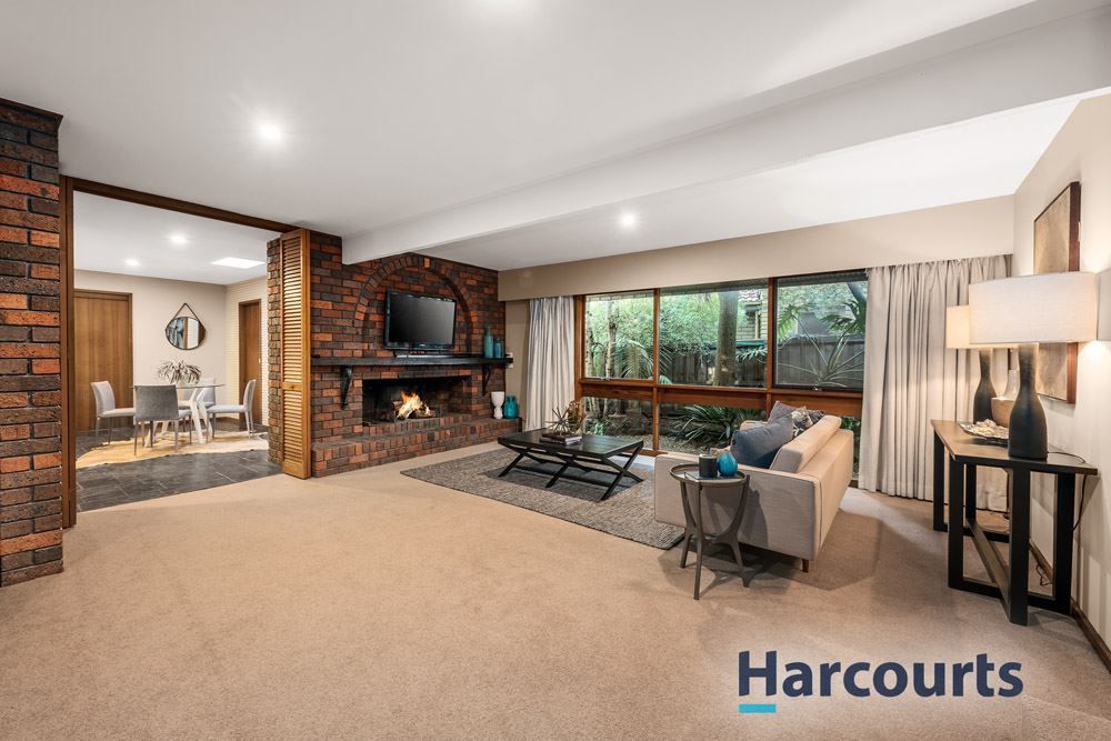 17 Deanswood Close, Wantirna South VIC 3152, Image 0