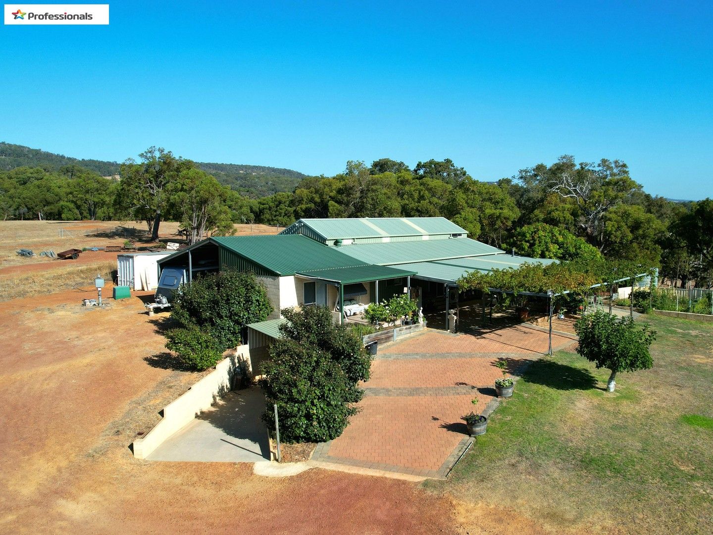 5 bedrooms Farm in 266 Hall Road WAROONA WA, 6215